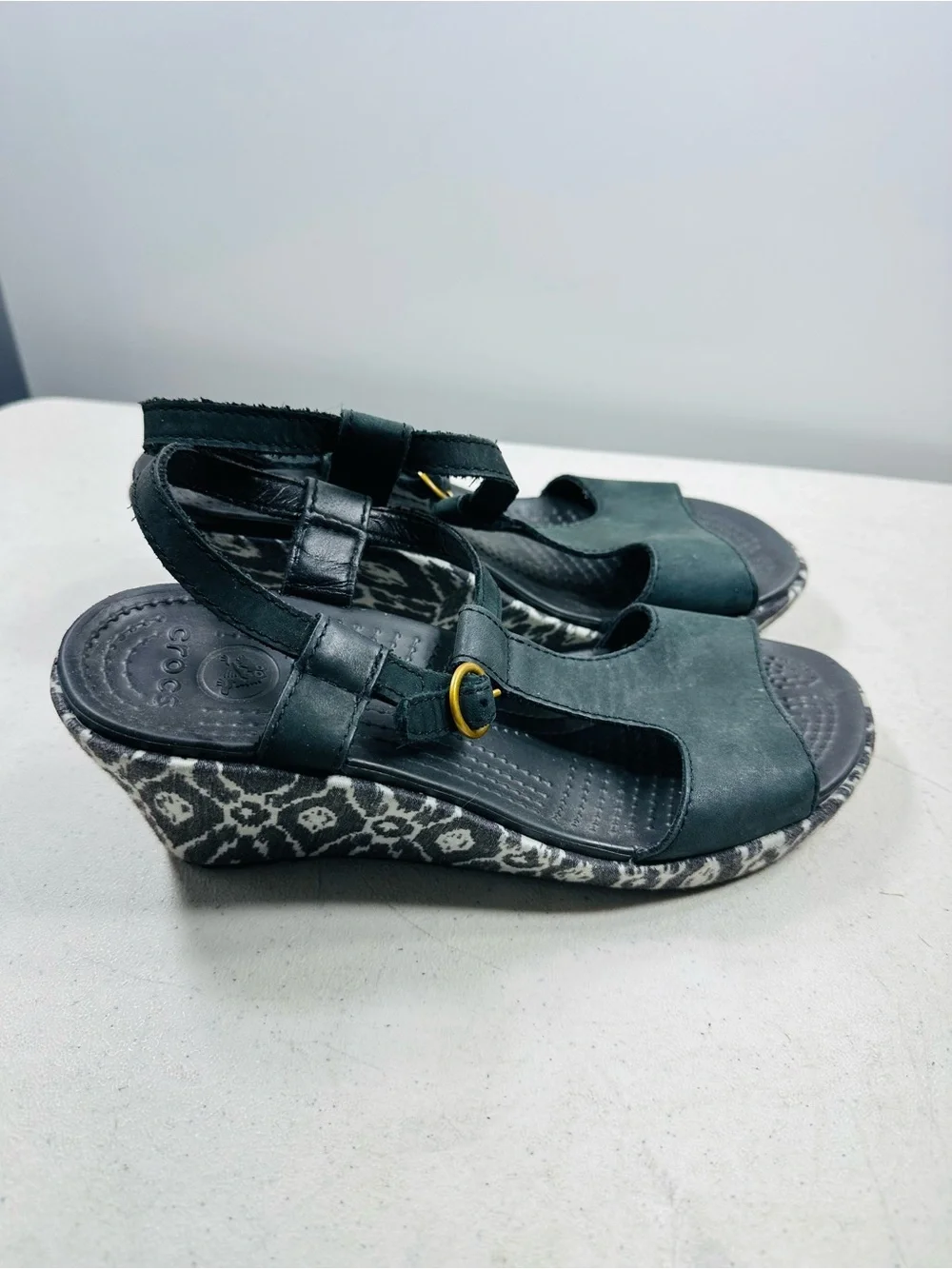 Crocs Leigh Women's wedge sandals size 7